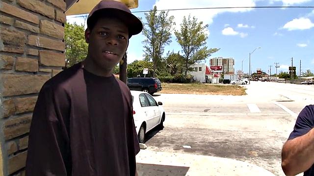 Black bottom gets fucked outdoors by white top in public