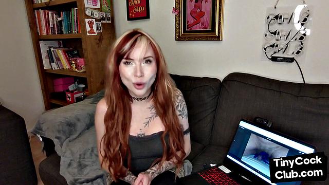 татуированная стерва в чулках жестко унижает обладателей маленьких членов