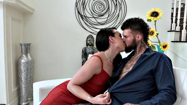 Cocksucking trans babe pleases her BF in hot affair