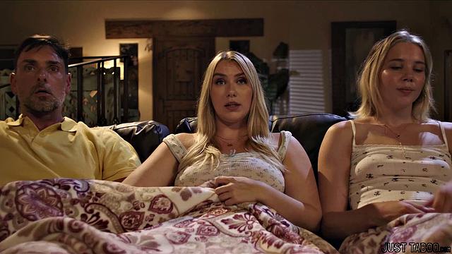 Смотри, как Maisey Monroe заводит Ryan Driller на киносеансе и трахает его по полной программе в одиночестве.