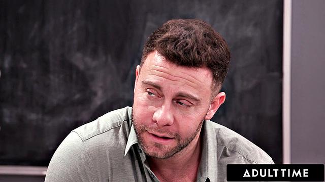 Учитель с большим достоинством влезает в страстный треугольник с коллегой August Skye и миниатюрной Мади Коллинз - офис стал горячее, чем уроки!