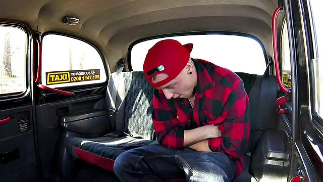 Skater fucks petite babe to orgasm