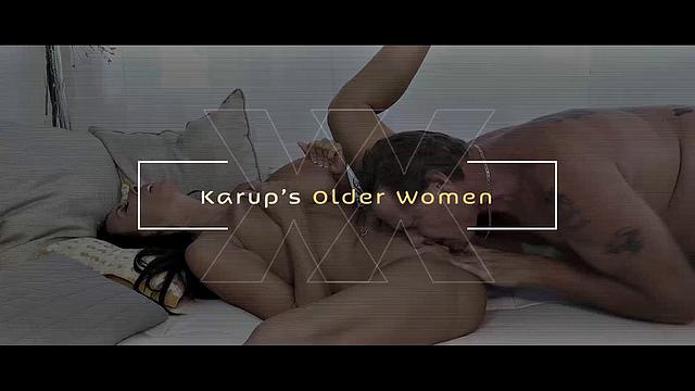 Adrienne Sweet и Xenia Nice страстно ласкают друг друга без остановки.