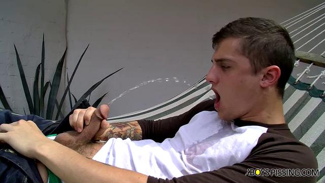 Chris Porter Splashes It Out - Chris Porter Piss &amp;amp;amp; Strokes In A Hammock!