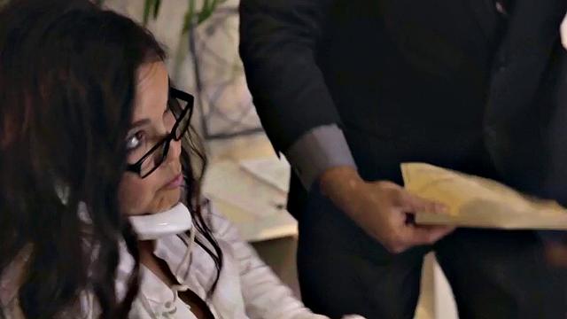 Office babe with medium boobs in heels pussufucked by horny boss