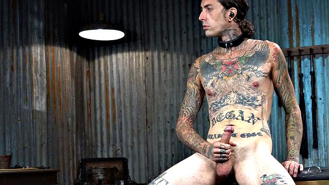 домина в чулках приказывает своей сиси трахаться на машине