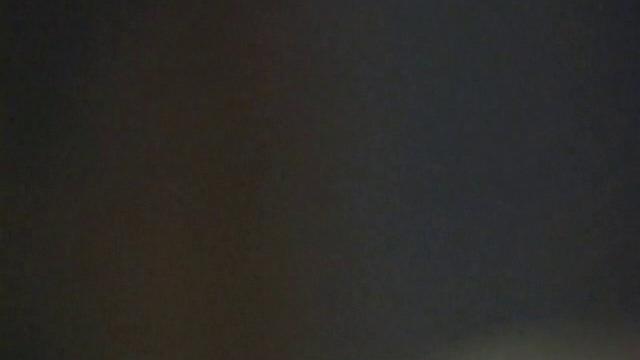 мужик дрочит в туалете