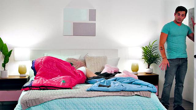 Teen seducing stepdad before riding dick in taboo couple