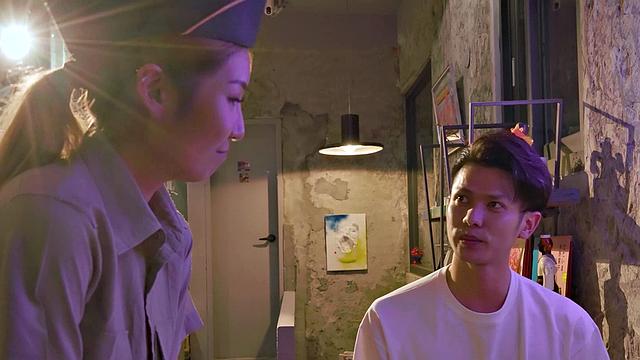 Sexy Officer Li Zhiyan Convinces Man To Join The Military
