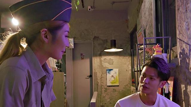Sexy Officer Li Zhiyan Convinces Man To Join The Military