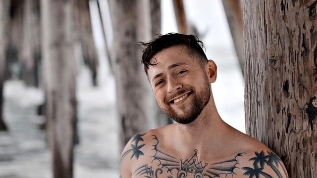 Eager handsome jock barebacking in affair on sofa