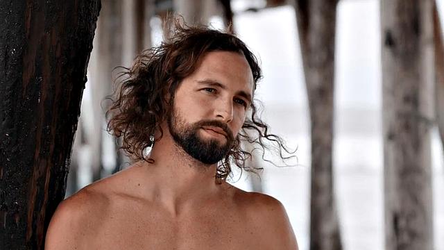 Eager handsome jock barebacking in affair on sofa