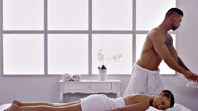 Massaging bae loves hardcore fucking in wet pussy