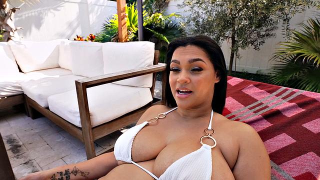 Bigbooty Latina blows dick in 69 by swimming pool