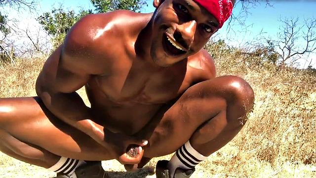 Muscular hunk toys his BBC until it explodes with a hot load