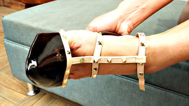 Curvy trans gaping anally