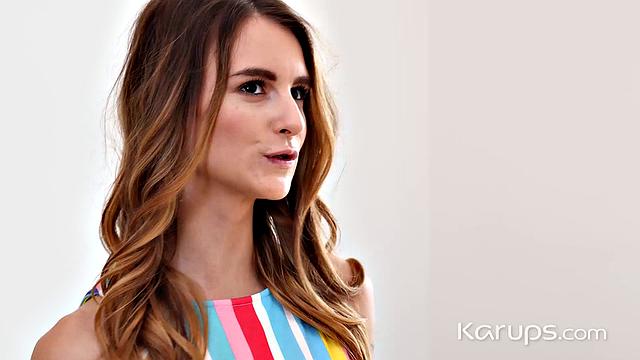 Адель Юникорн жарко трахается с мужиком на камеру.