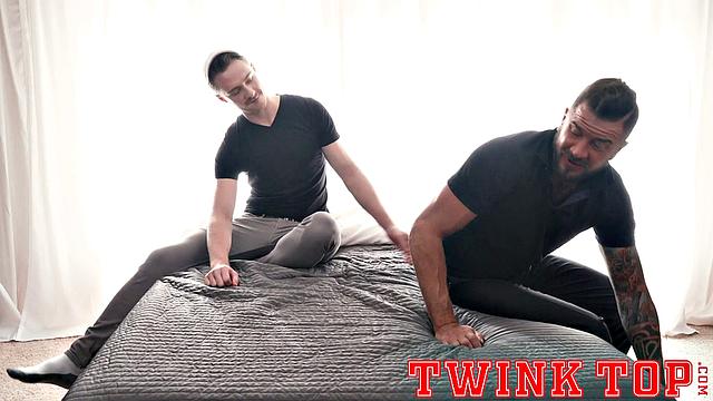 Коул Блу учит быть топом, но игнорировать такой хер - нереально