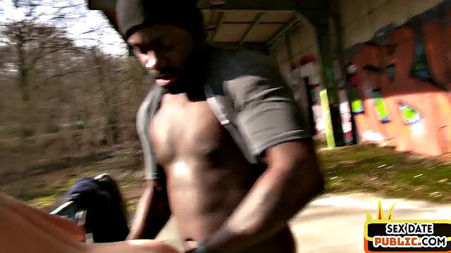 21yo babe pounded in outdoor three-way