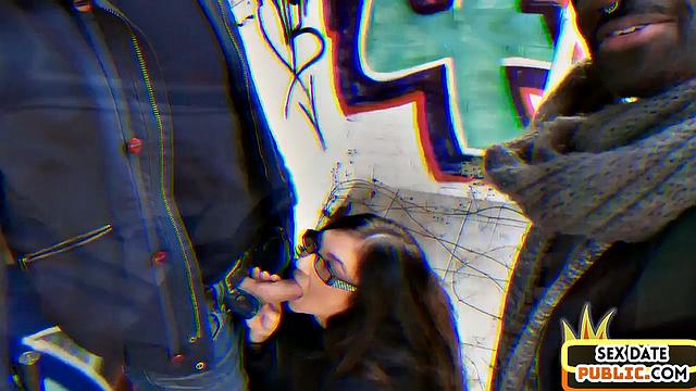 21yo babe pounded in outdoor three-way