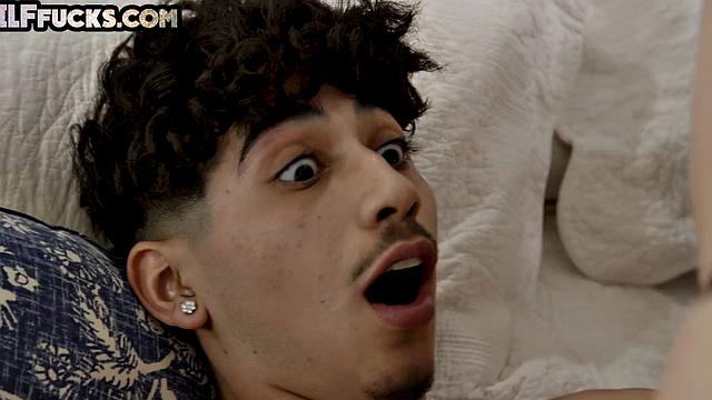 Deepthroating GILF takes the lead on 3way