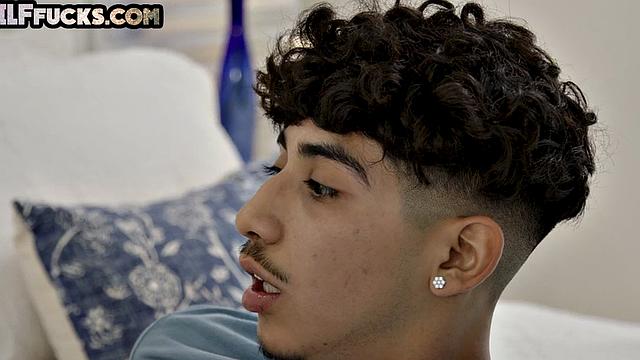 Deepthroating GILF takes the lead on 3way