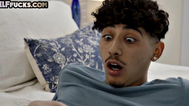 Deepthroating GILF takes the lead on 3way