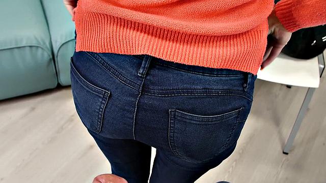 HUNT4K. Chick gives head and rides dick for keys to new vehicle