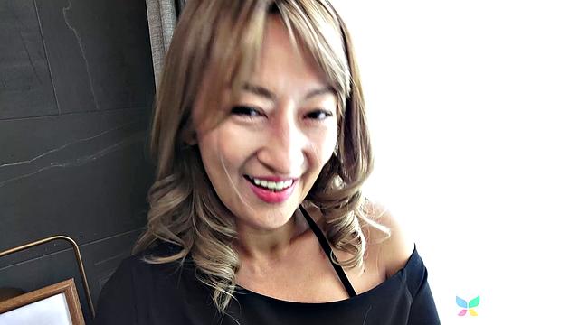 Married Rena Fukiishi is hot Japanese amateur model today