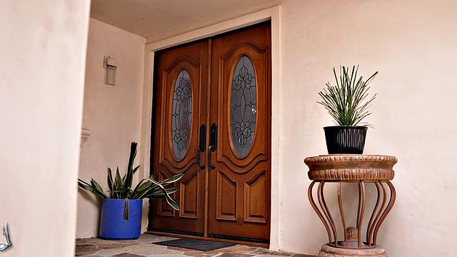 Элла Рис с шикарной жопой решила попробовать bbc, парень так и не понял, почему она довольна вечеринкой.