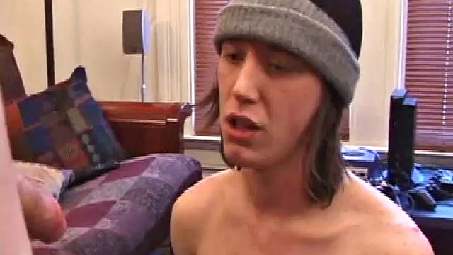 даниэл достал хер, маршалл сразу взял в рот