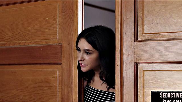 Kinky lesbo babe facesitting GF after muffdiving