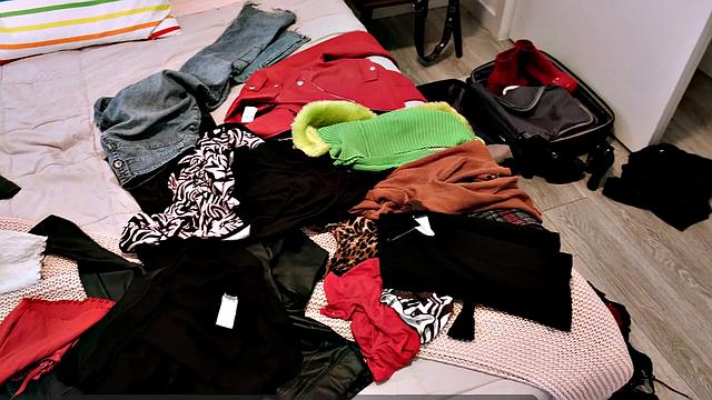 Cute Veronica can't stop masturbating.