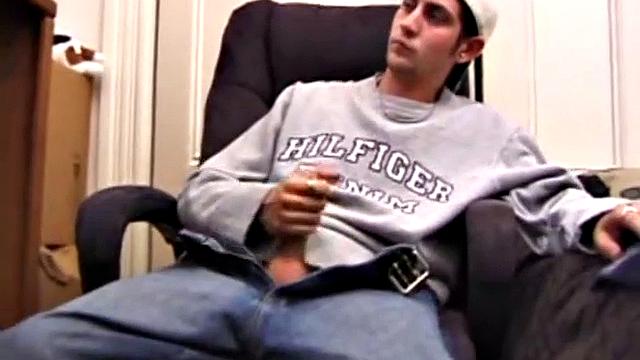 Aaron Michaels Masturbating