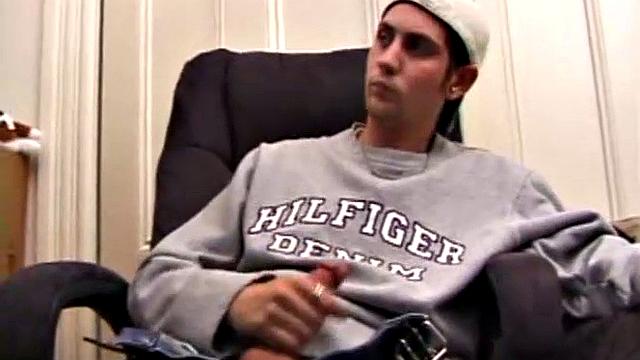 Aaron Michaels Masturbating