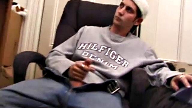 Aaron Michaels Masturbating