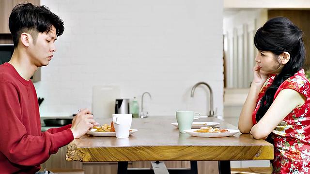 мачеха Сян'рай застукала взрослого сына за фетишем на трусики