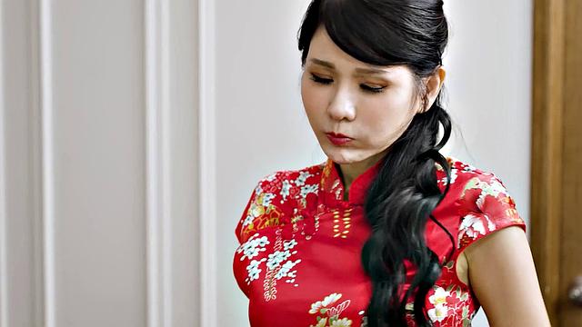 мачеха Сян'рай застукала взрослого сына за фетишем на трусики