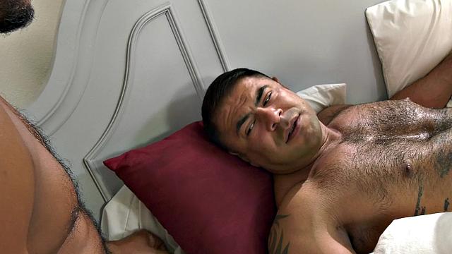 Babe licks bisexual cum during trio while facesitting