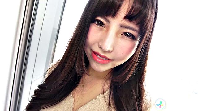 Cat Cafe worker Minami Sato comes to play naked