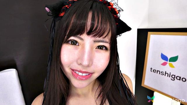 Cat Cafe worker Minami Sato comes to play naked