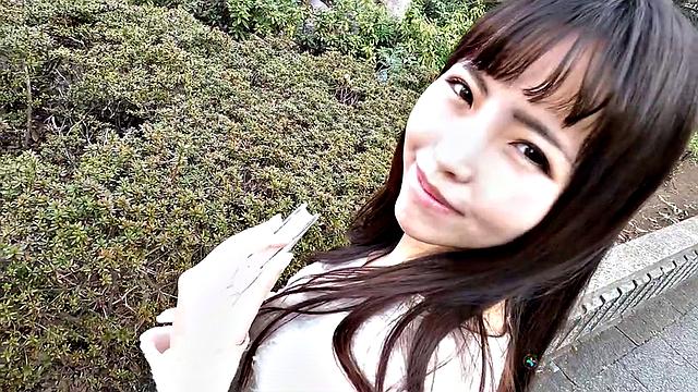 Cat Cafe worker Minami Sato comes to play naked