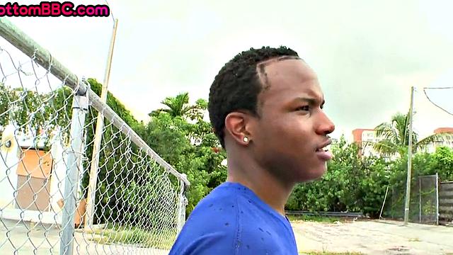 Outdoor Black picked up and fucked till cumshot