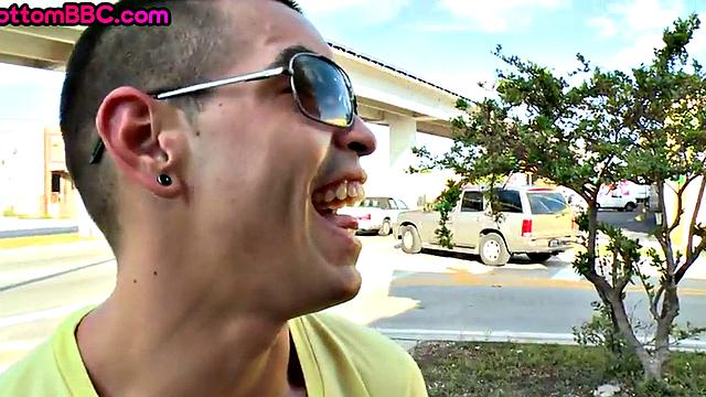 Sporty Black stud picked up and public fucked outdoors