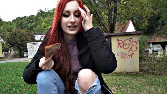 Рыжая шлюха из Европы подцепила парня и получает жёстко в публичке POV