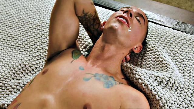 Muscle Daddy Rails Tatted Jock - Dalton Riley, Vincent O'Reilly - NextDoorBuddies