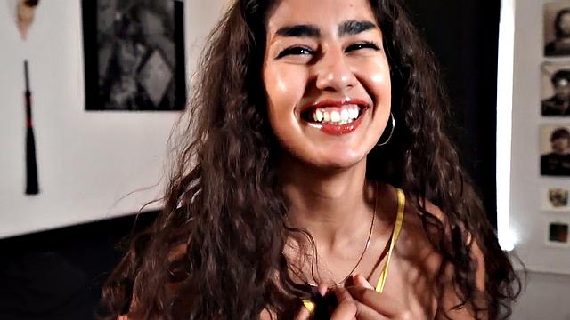 Busty amateur giving brain POV