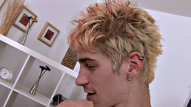 аматорские cfnm девки трахают парня в анал по очереди