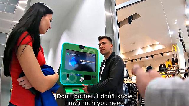 HUNT4K. Stud improves situation by selling GFs to hunter