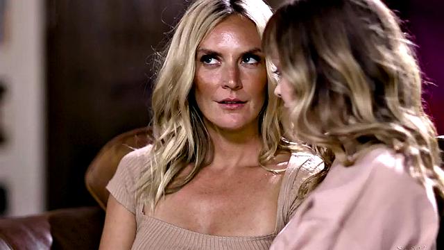 Dyke bitches love fingering hardcore b4 eating pussies